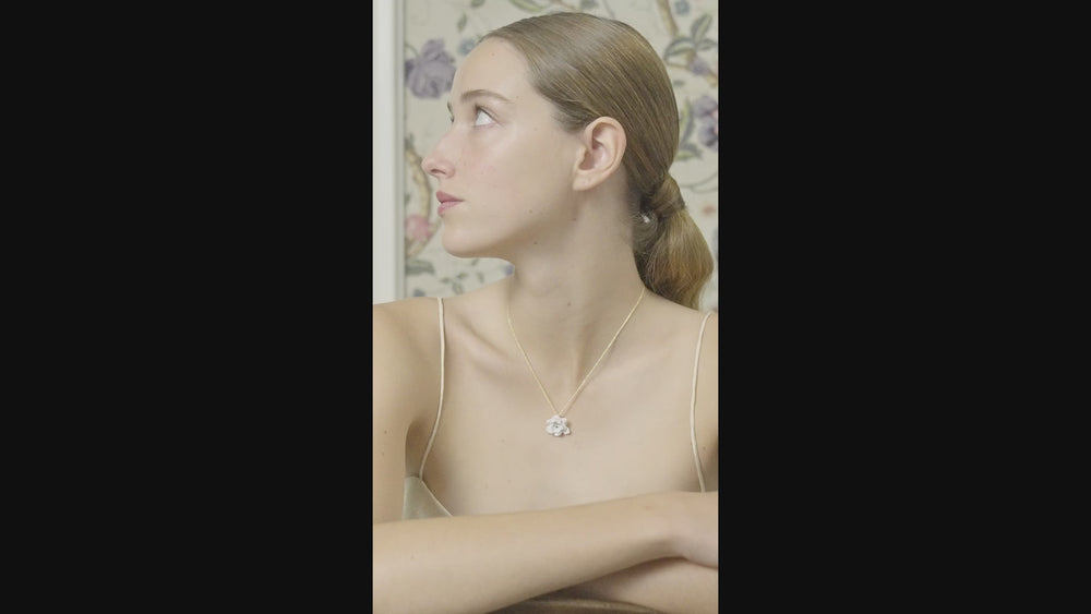 
            
                Load and play video in Gallery viewer, Gardenia and Cut-Glass Stone Fine Necklace
            
        