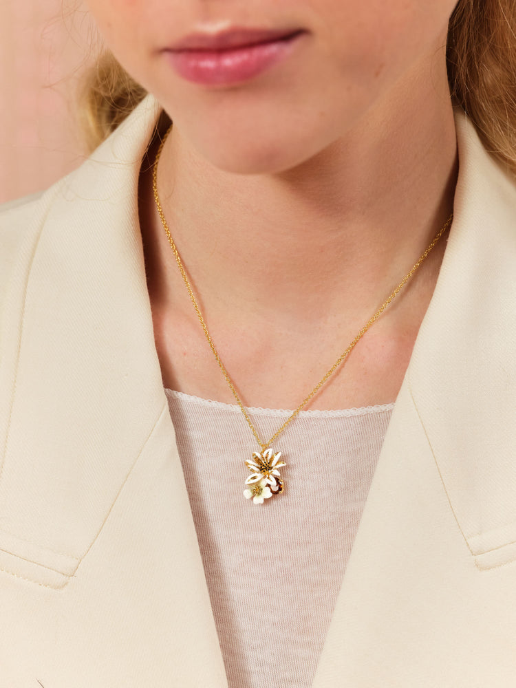 White and Gold Flowers Necklace