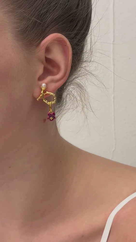 
            
                Load and play video in Gallery viewer, Violet Pendant - Dreamlike and Sensual
            
        