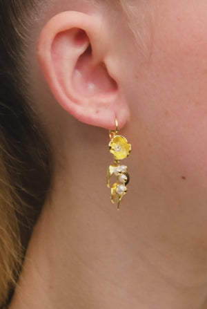 
            
                Load and play video in Gallery viewer, Flower and Golden Beads Sleeper Earrings
            
        