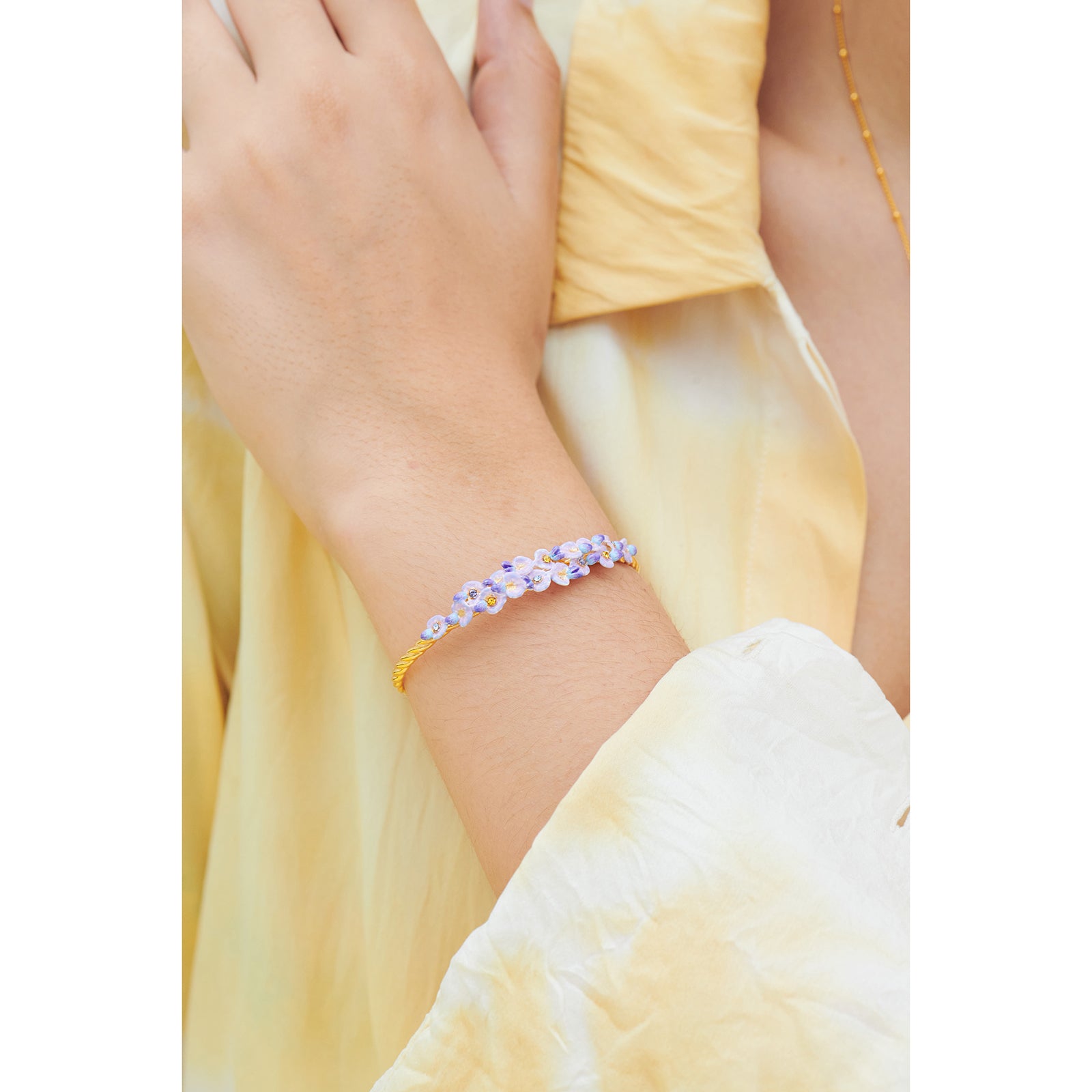 Wisteria Flowers Bangle Bracelet - Gold